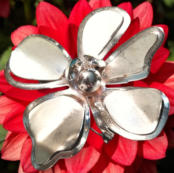 Vintage Jewelry - Vintage Mid Century Large Silver Tone Metal Flower Brooch Pin